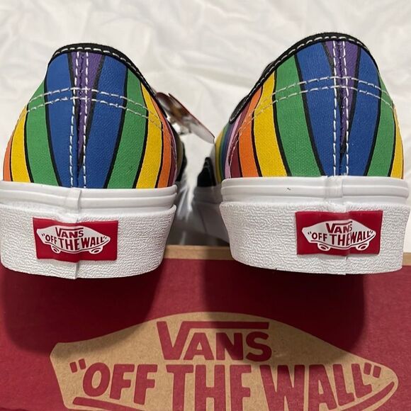 NIB - Vans - 5.5 - Picture 4 of 6